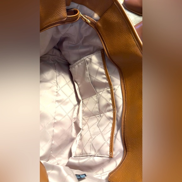 NWT	Michael Kors	Beck Travel Leather Tote	Caramel/Gold	Extra large - Picture 4 of 7